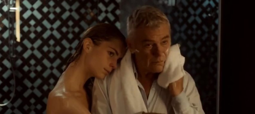 Babasına Aşık Olan Genç Kızı Kıskanıyor +18 Film izle