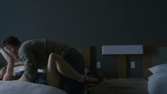 Yaşlı Erkeği İçin Eteğini Sıyırıyor Sansürsüz izle